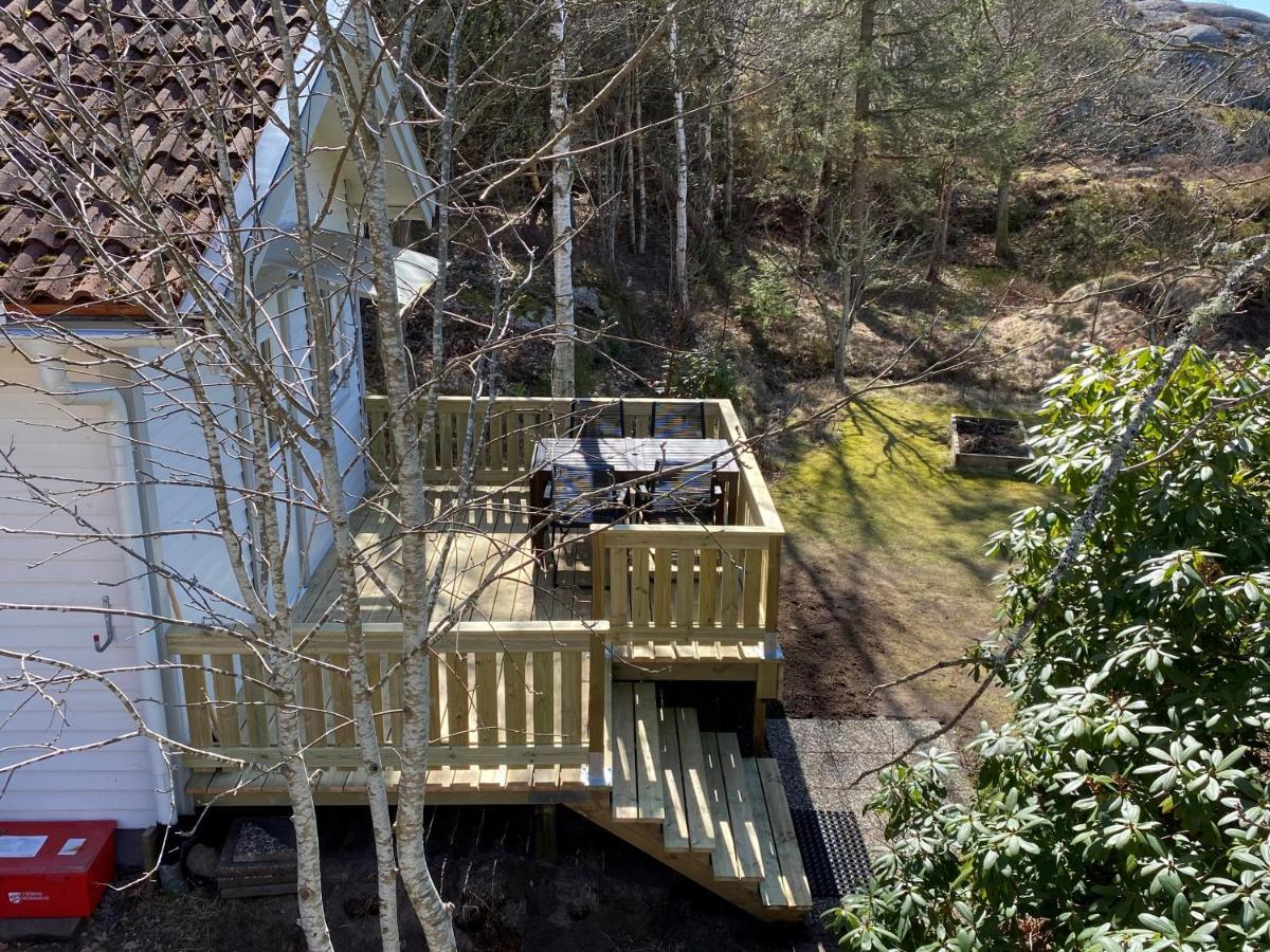 Stuga I Naturskoent Omrade Pa Vaestra Tjoern Saby Екстер'єр фото