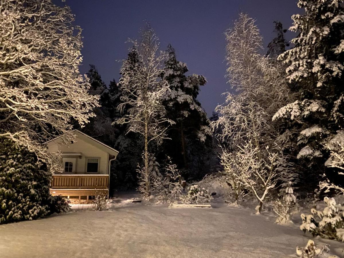 Stuga I Naturskoent Omrade Pa Vaestra Tjoern Saby Екстер'єр фото