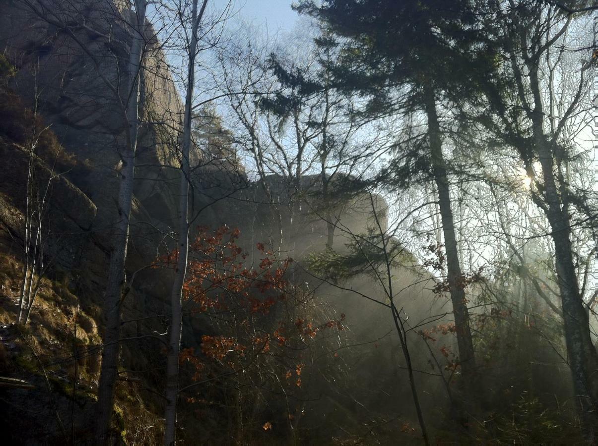 Stuga I Naturskoent Omrade Pa Vaestra Tjoern Saby Екстер'єр фото
