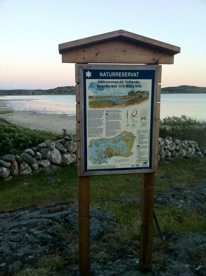 Stuga I Naturskoent Omrade Pa Vaestra Tjoern Saby Екстер'єр фото